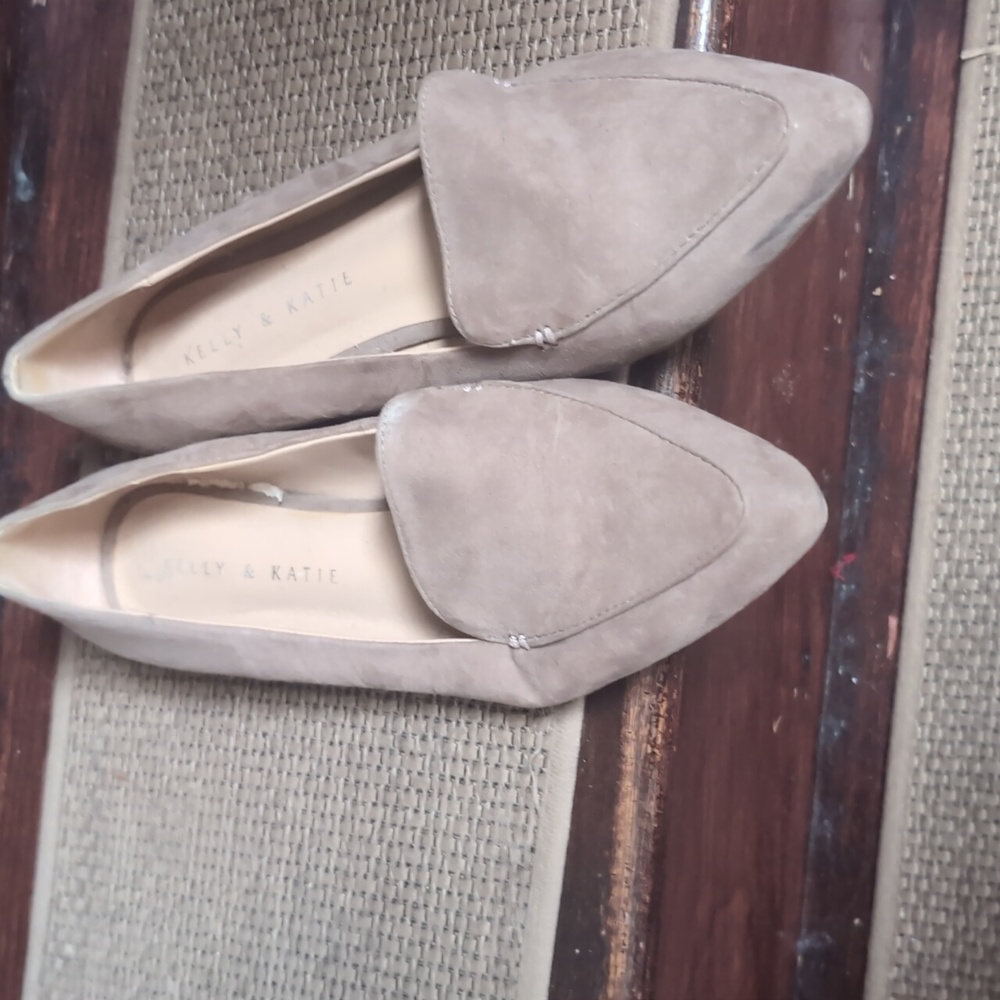 Elegant Tan Women's Loafers Size 6.5 As Is